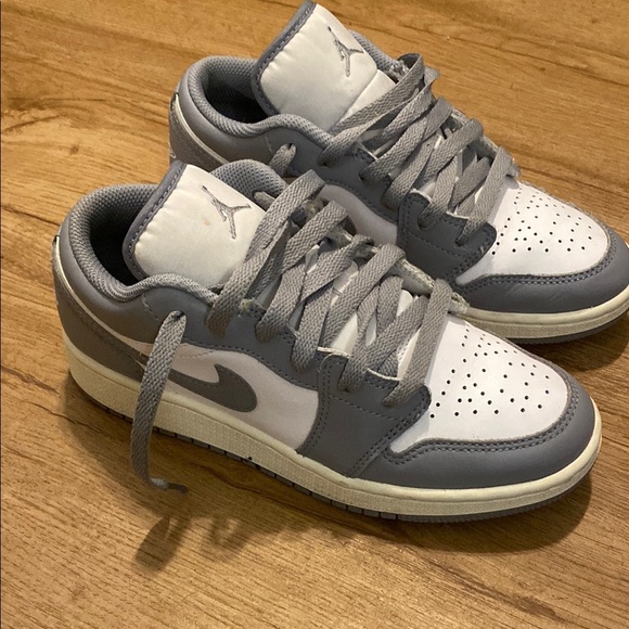 Nike Air Jordan 1 Low Vintage Grey Shoes 553560-053 (GS) Youth Sizes - Picture 11 of 15